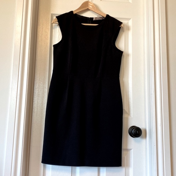 A perfect above the knee little back dress from Ann Taylor Loft! - Picture 1 of 5